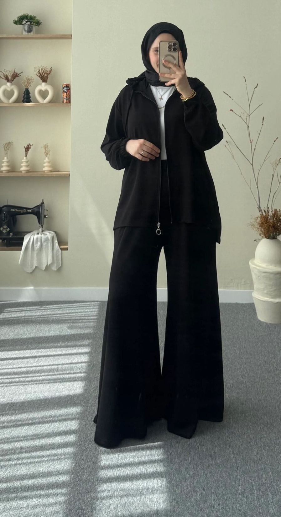 The Elara Flow Set - Black full length mirror selfie