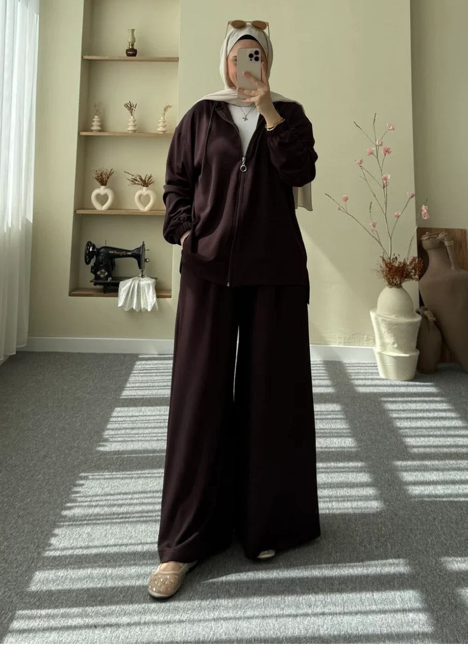 The Elara Flow Set - Dark brown full length mirror selfie