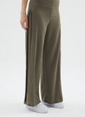 Side-Pleat Fluid Wide Pants - Olive detail close-up