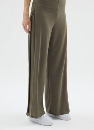 Side-Pleat Fluid Wide Pants - Olive detail close-up