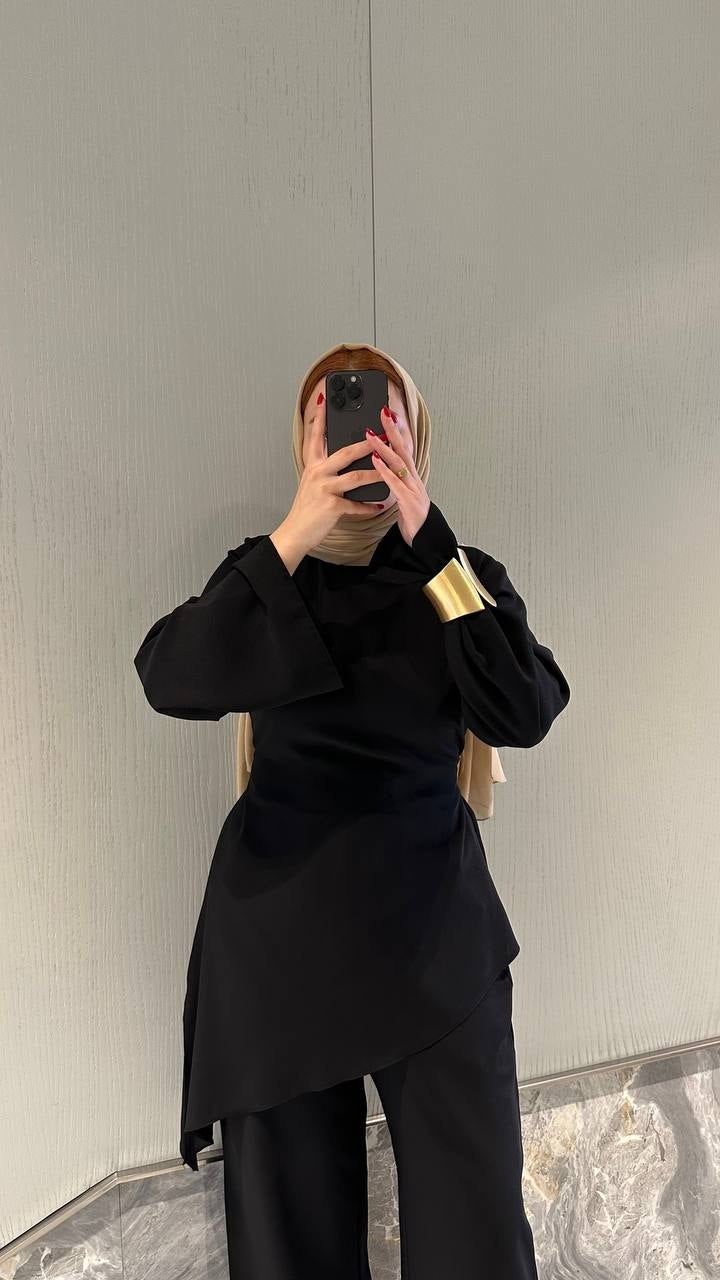 The Alessandra Set - Black front pose mirror selfie