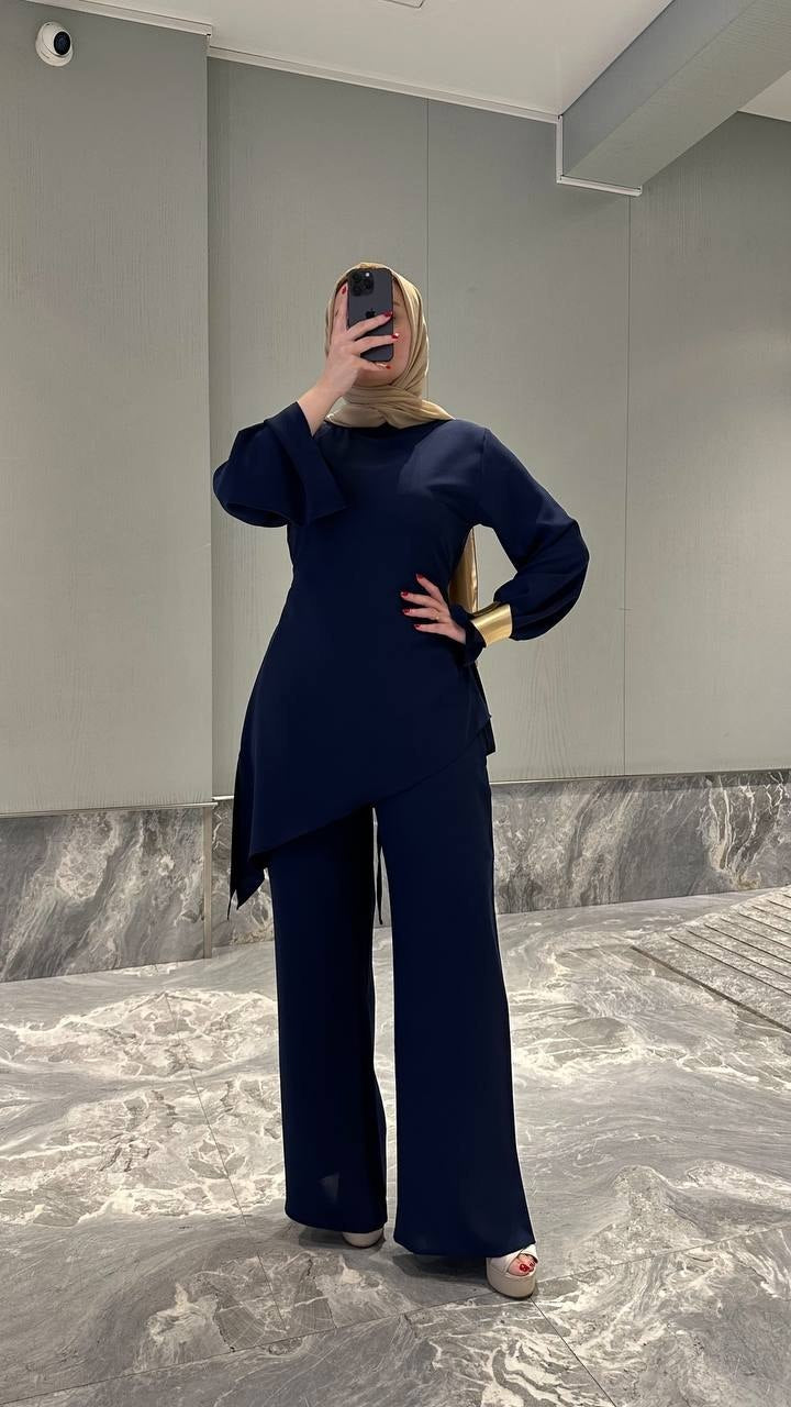 The Alessandra Set - Black close-up mirror selfie